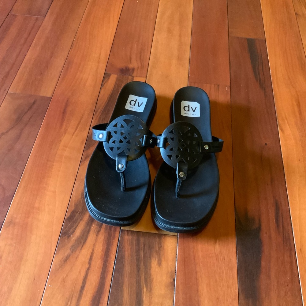 Dolce Vita Sandals Size 7.5